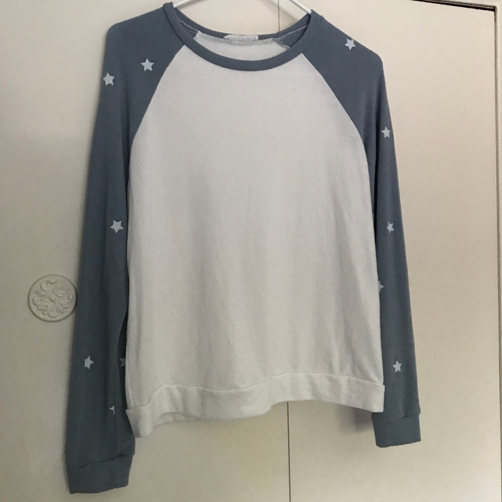 WHITE AND BLUE SWEATER WITH STARS
